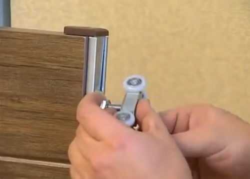 На какой высоте устанавливаются дверные ручки?