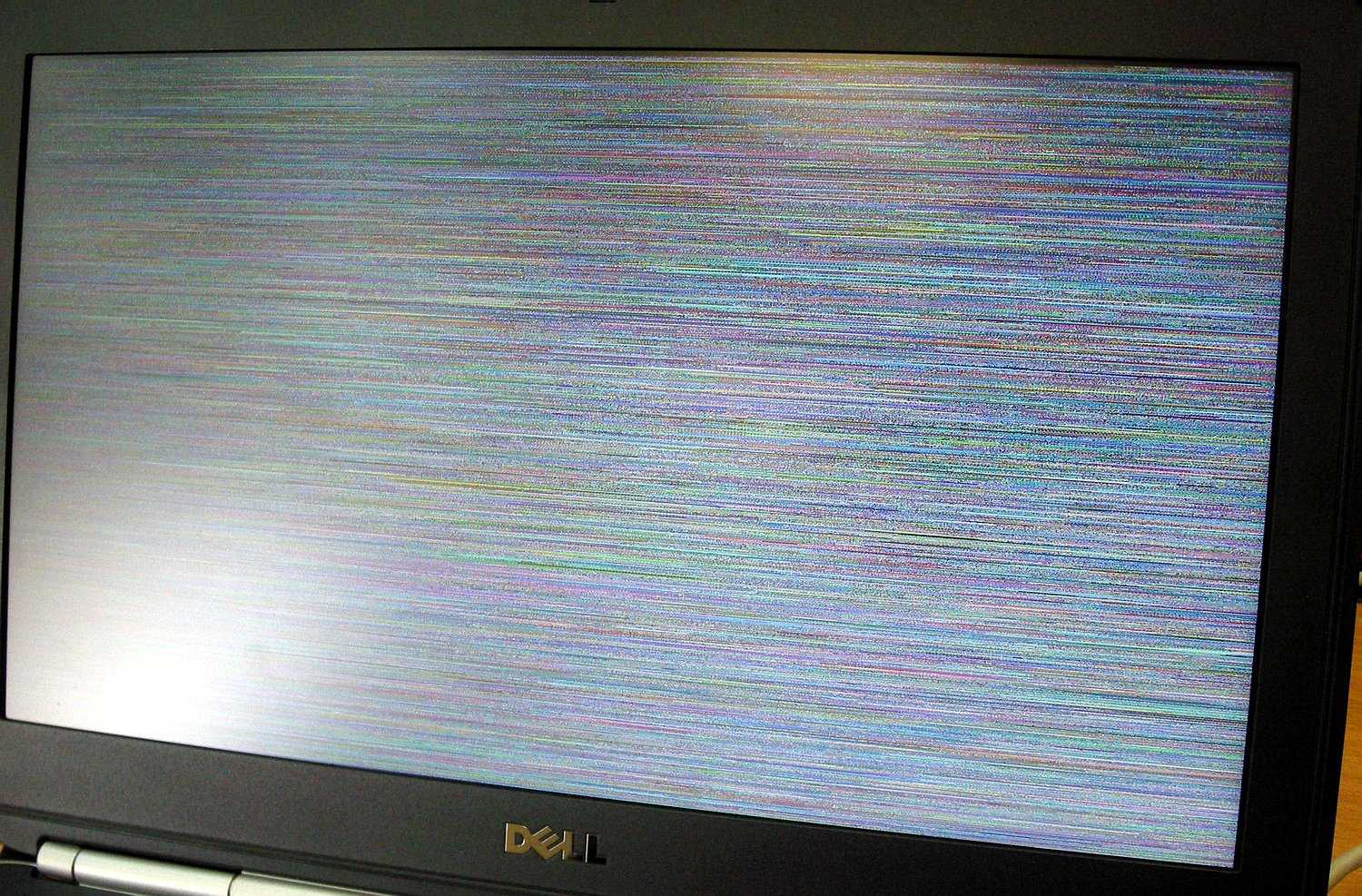 Телевизор пошел полосами. Телевизор самсунг рябит экран. Вертикальные полосы на экране телевизора. Горизонтальные полосы на экране телевизора. Рябь на мониторе.