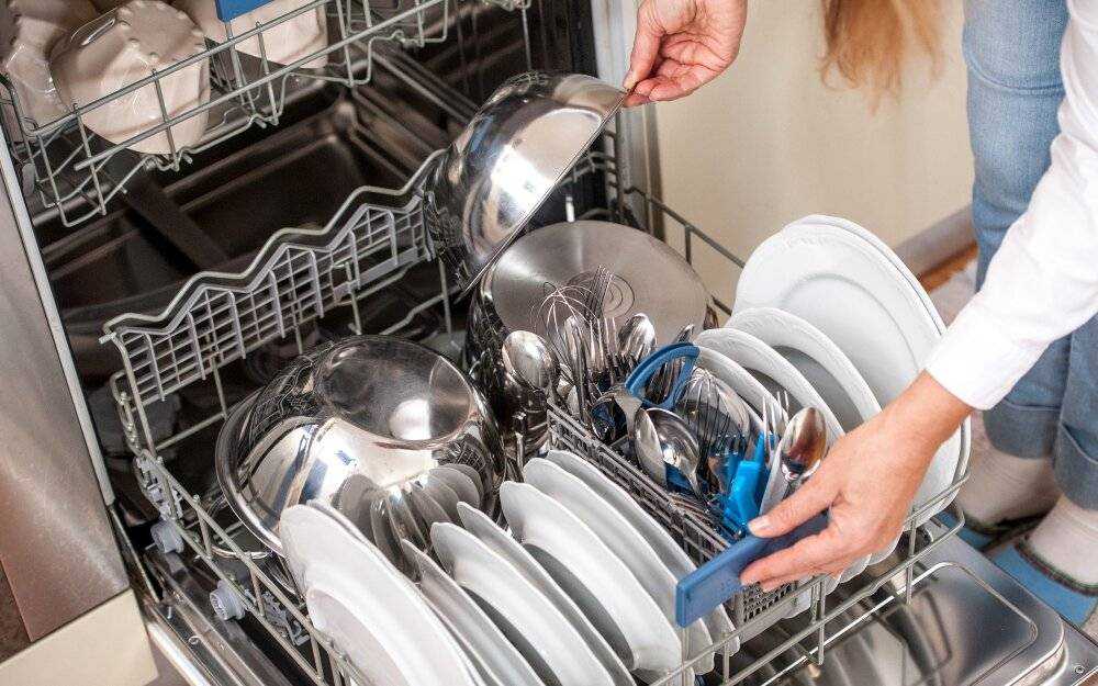 Не спешите приступать к использованию только что приобретенной бытовой техники Сначала вам нужно научиться, как правильно загружать посуду в посудомоечную
