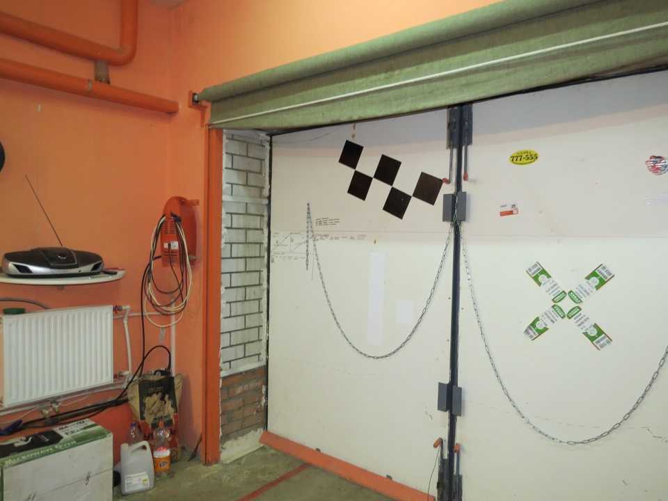 Шторы в гараж – из брезента, пфх-ткани, полиэтиленовые : как крепить и сделать электро привод гаражным шторам