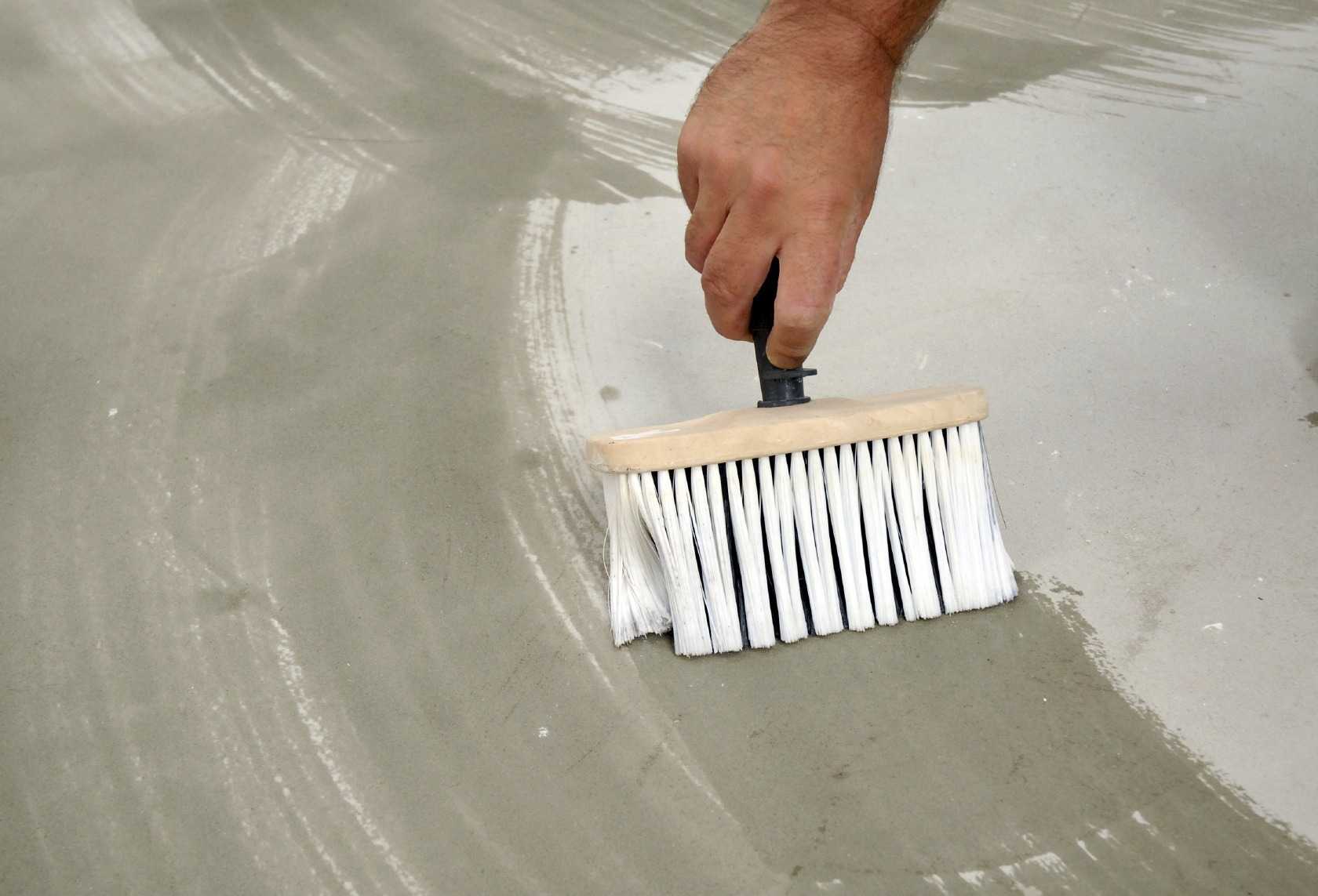 Грунтовка для пола под плитку: виды грунта, особенности и процедура грунтования бетонного пола