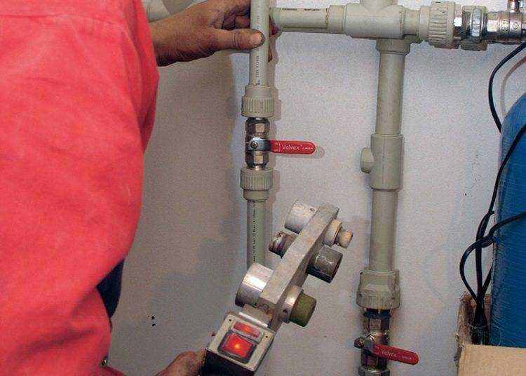 Монтаж металлопластиковых труб для водопровода
