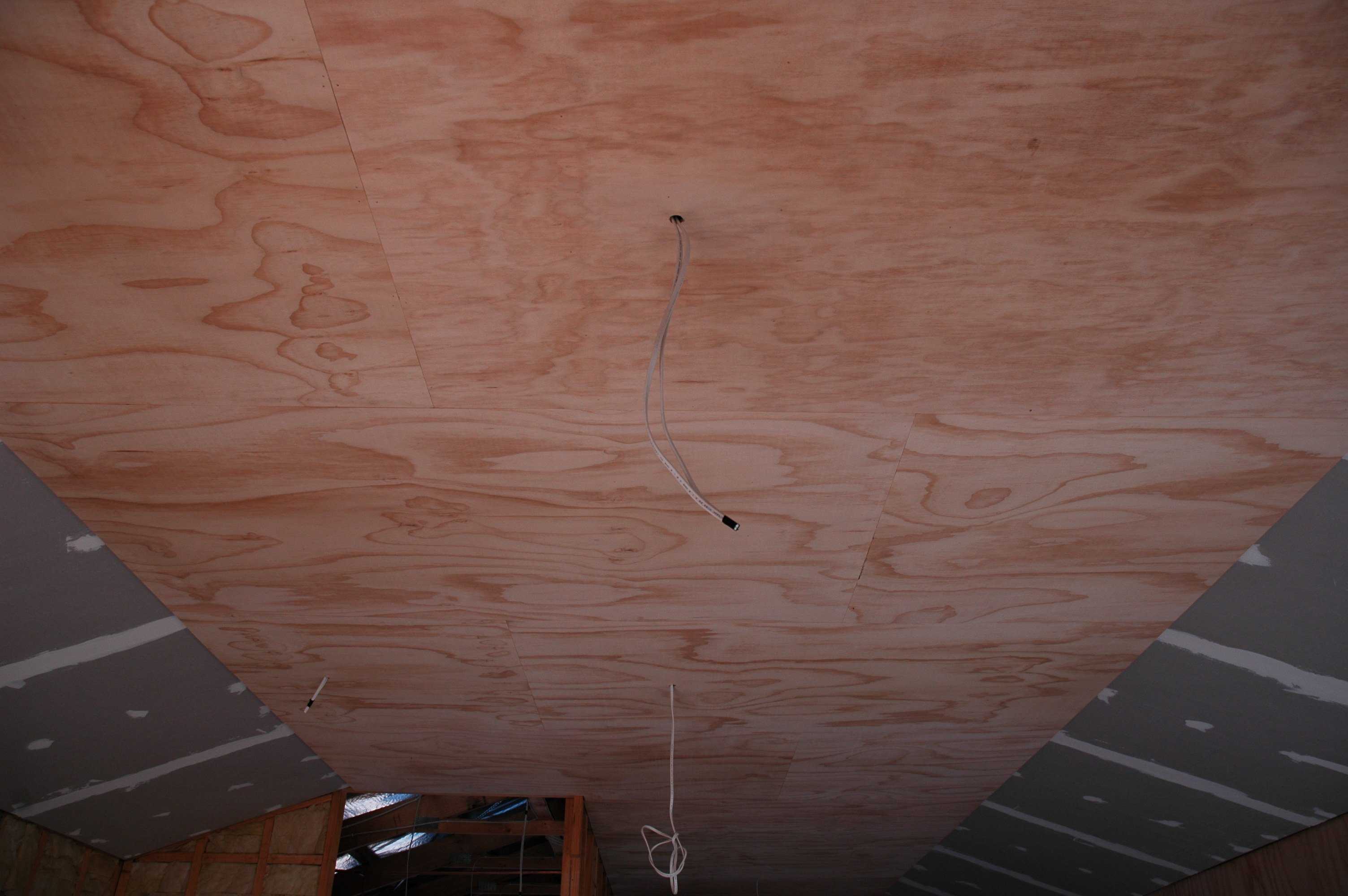 ➤ обшивка потолка фанерой в деревянном доме и фото отделки | мы строители ✔1