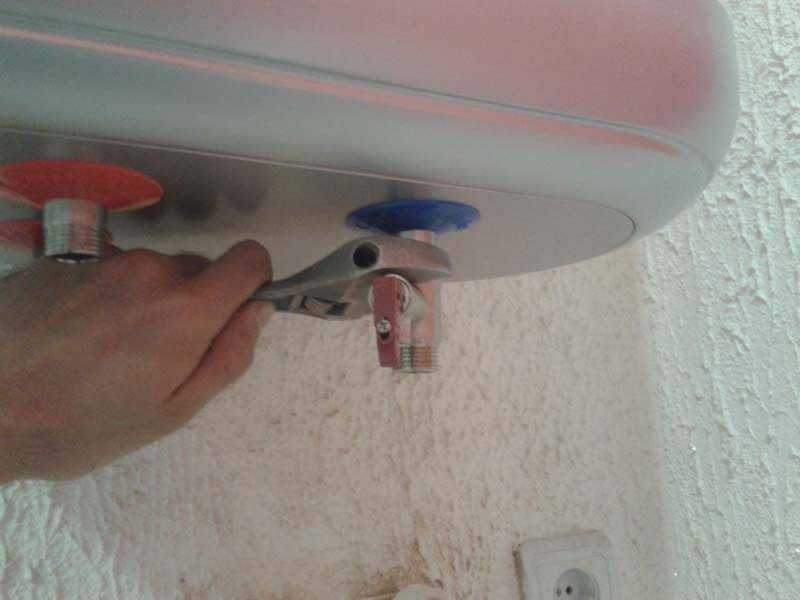  повесить водонагреватель на стену: выбор крепежа, рекомендации по .
