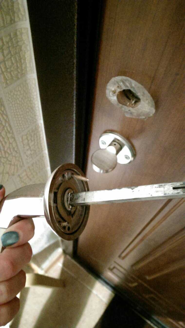 Замена дверной ручки входной металлической двери