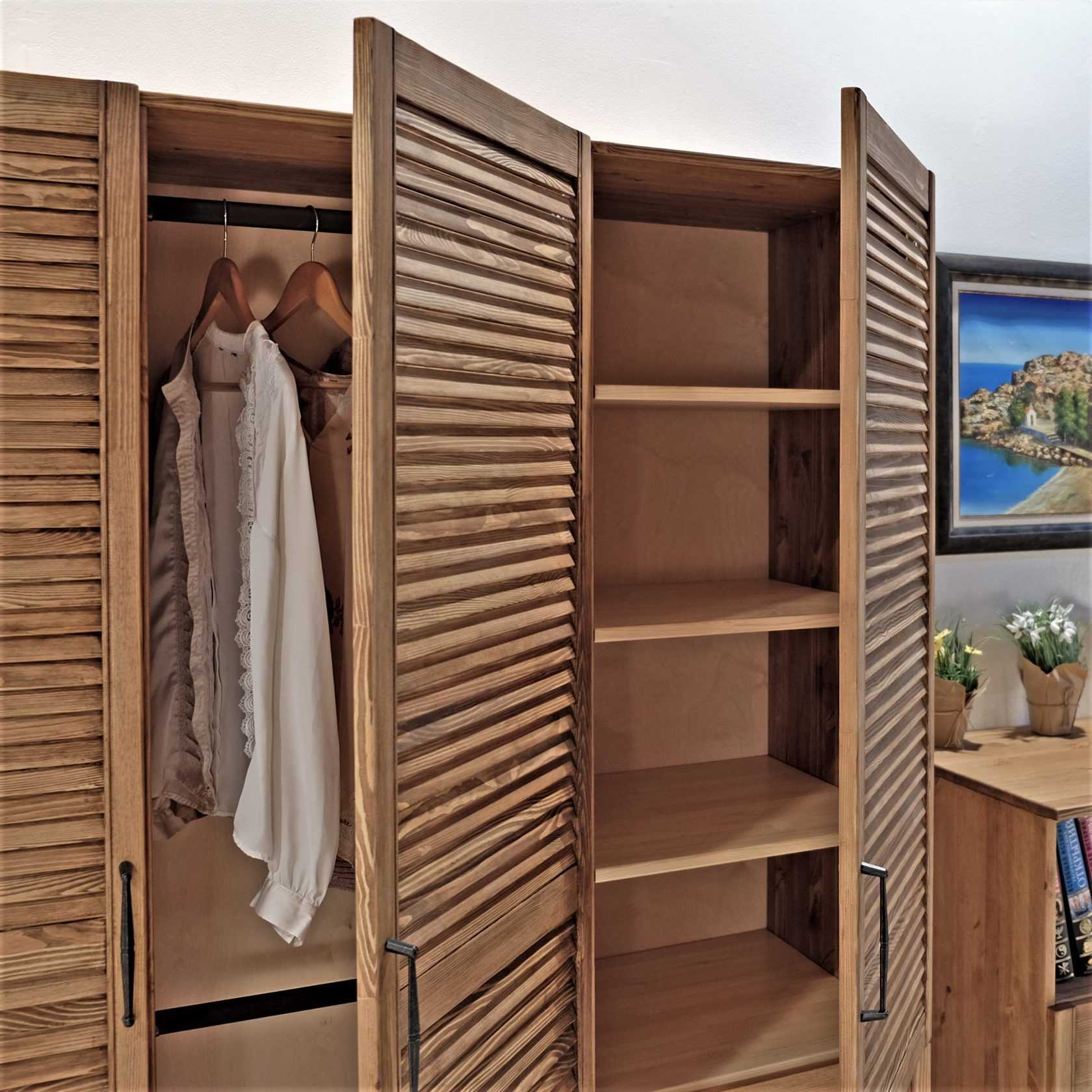 Шкаф из деревянных мебельных щитов