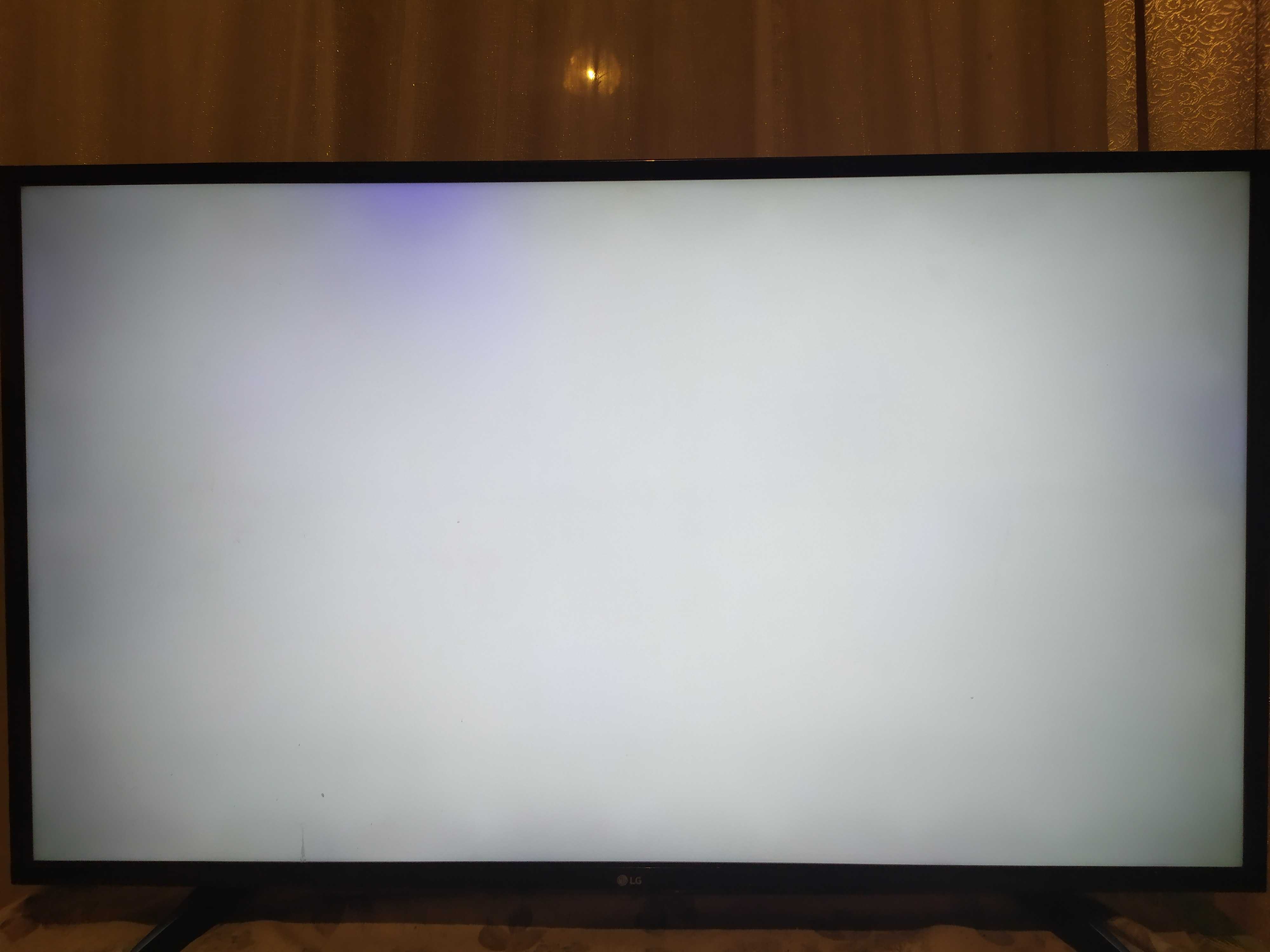 Круглое пятно на экране. Тёмные пятна на экране телевизора Samsung. Тёмные пятна на экране телевизора LG. Синие пятна на экране телевизора Samsung. Пятна на ЖК телевизоре.