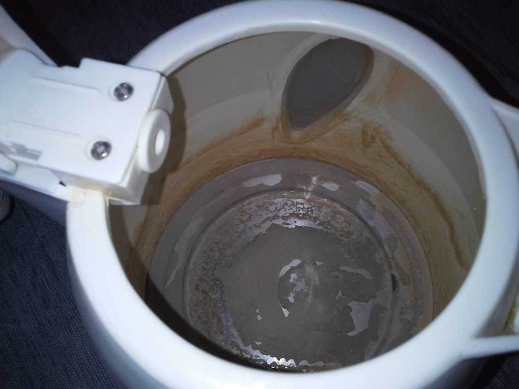 Как очистить электрический чайник от загрязнений