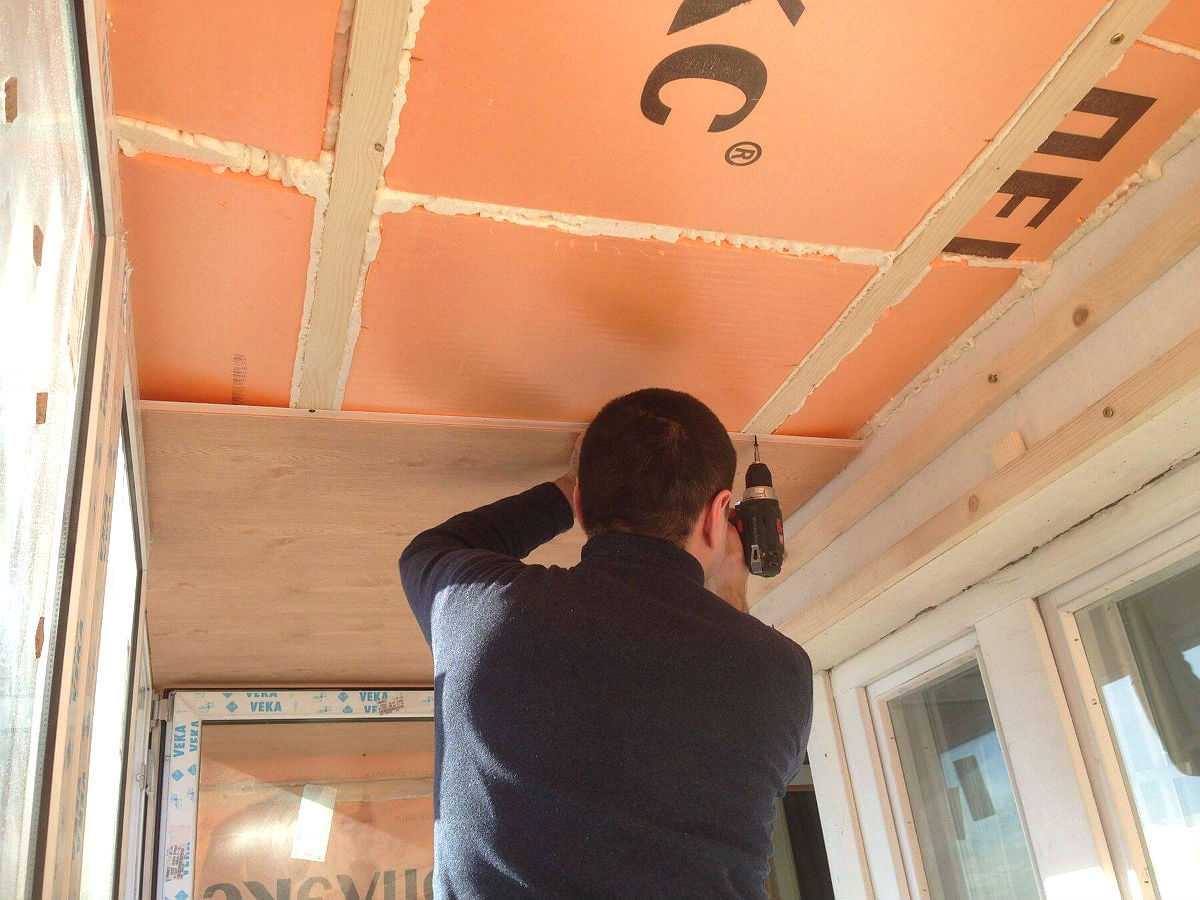 Из чего сделать потолок на балконе - варианты