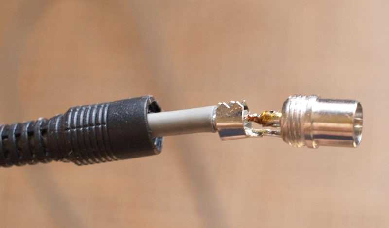 Как правильно подключить антенный кабель к штекеру телевизора