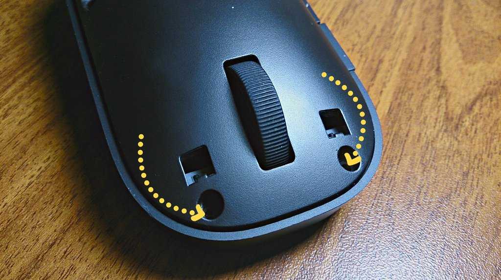 Как разобрать мышку. Разобранная мышка Logitech м90 проводная. Разобрать мышь GM m7800s. Беспроводная мышь в разборе. Разобрать беспроводную мышь.