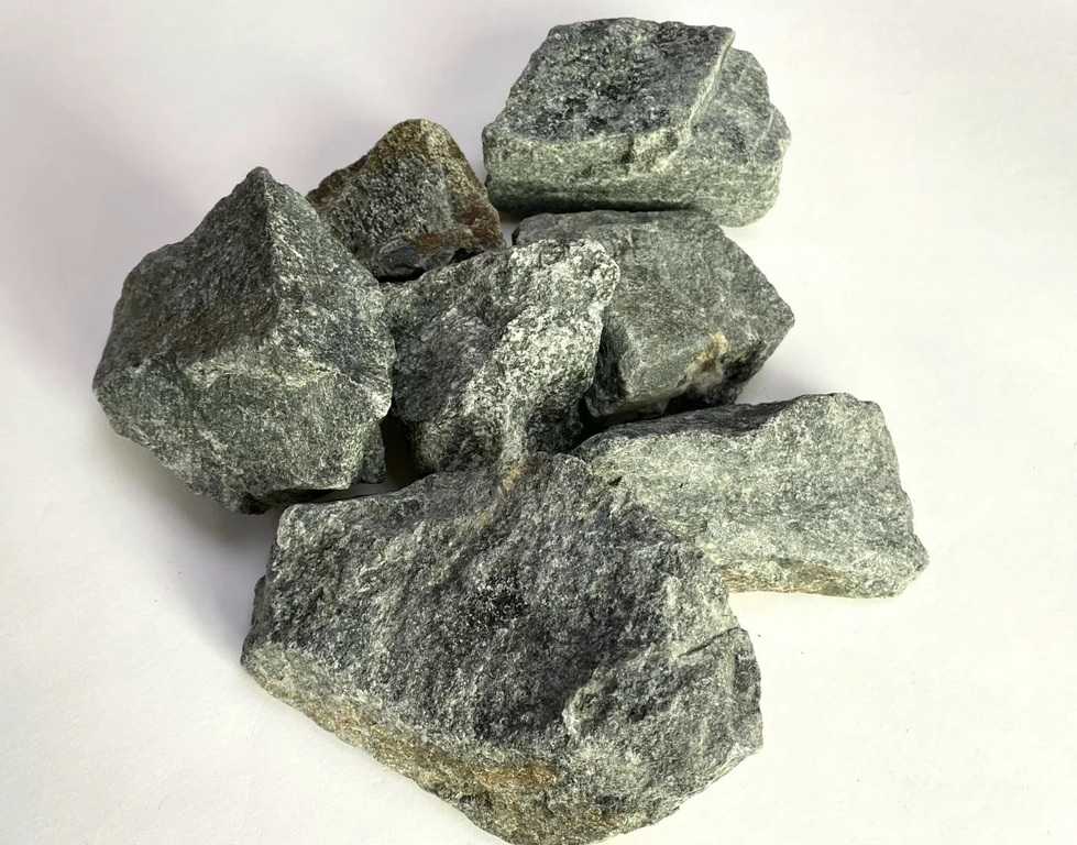 Камни для бани: свойства, сравнение, таблица, цены