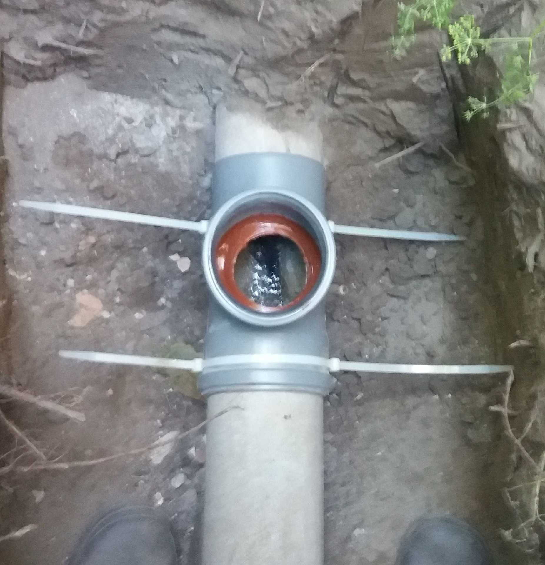 Как выполняется врезка в трубу водопровода – варианты для разных материалов
