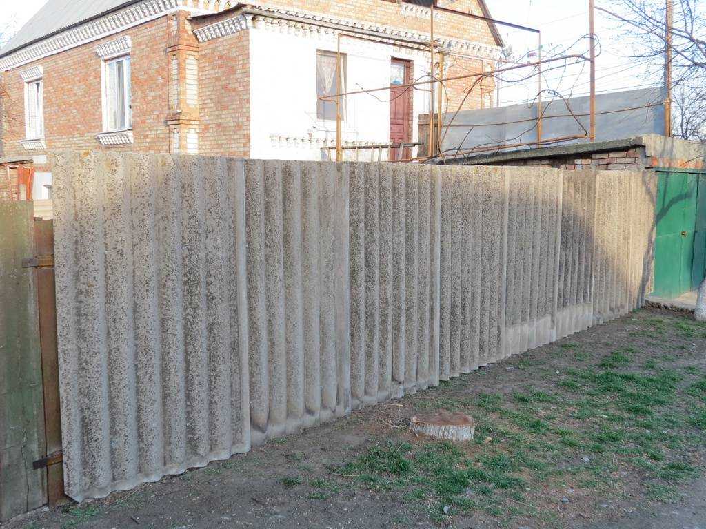 Забор из шифера: плоского, волнового, куда можно использовать старый шифер на даче