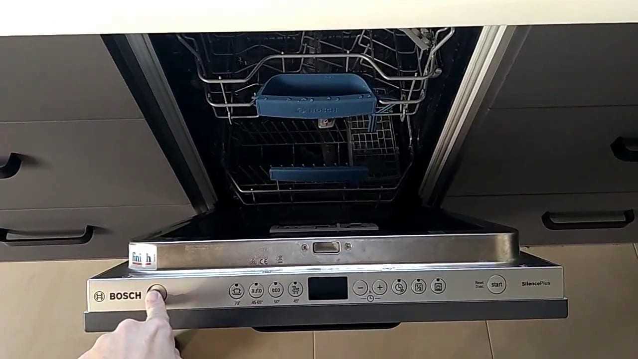 Как правильно запустить посудомоечную машину в первый раз