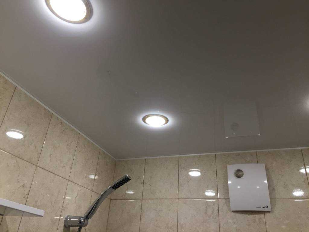 Освещение в ванной комнате – как совместить количество и красоту светильников
