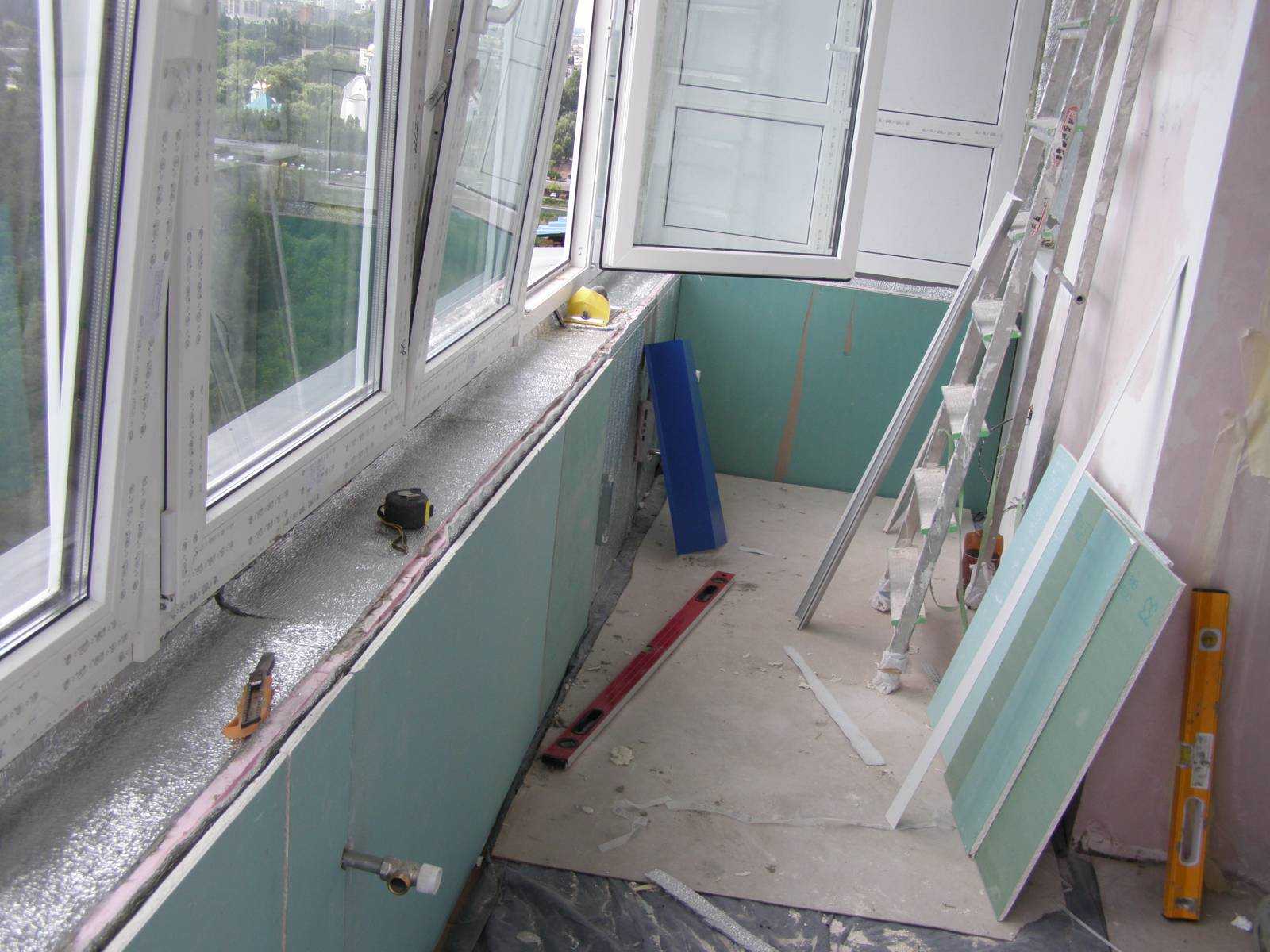 Нередко о балконе забывают во время ремонта, хотя следовало бы уделить ему особое внимание Будь то балкон или лоджия, их можно преобразовать при помощи