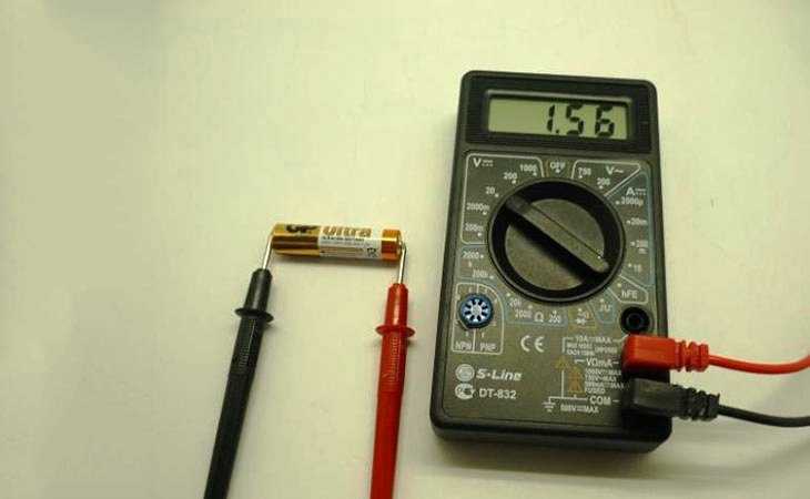 Как проверить аккумулятор мультиметром - емкость, заряд, напряжение и утечку тока