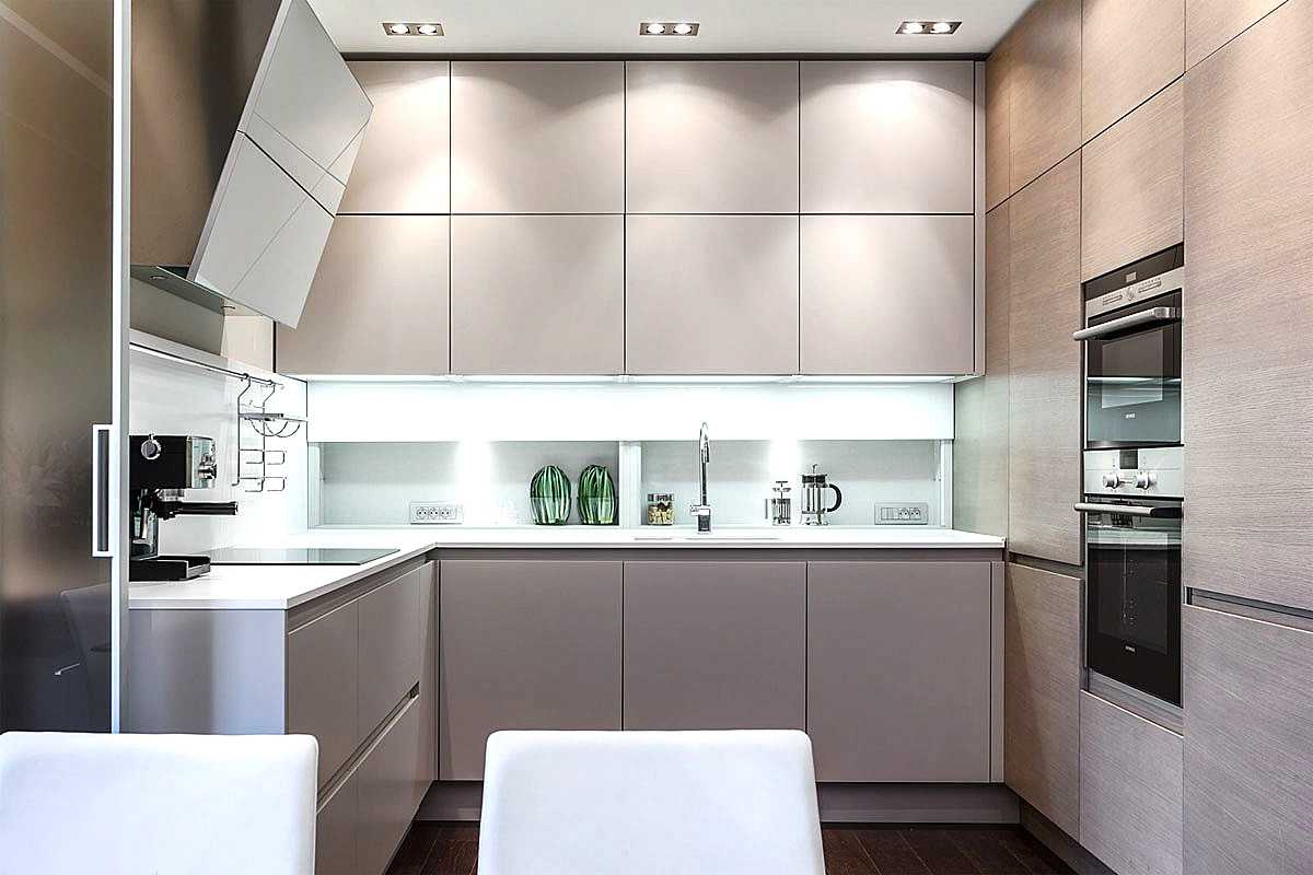 П-образная кухня: 60 фото дизайна интерьера совмещенной с гостиной кухни, планировка с окном и барной стойкой