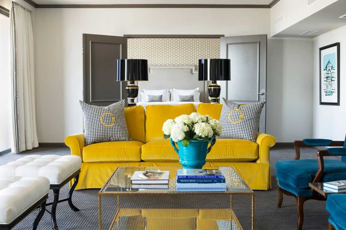 Горчичный диван в интерьере! дизайнерские цвета. лучшие сочетания в интерьере какой цвет портьер сочетается с горчичным диваном