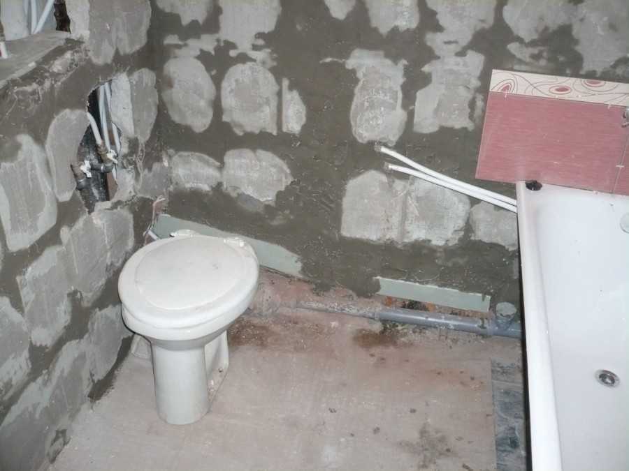 Капитальный ремонт в туалете своими руками: с чего начать и как спрятать трубы
