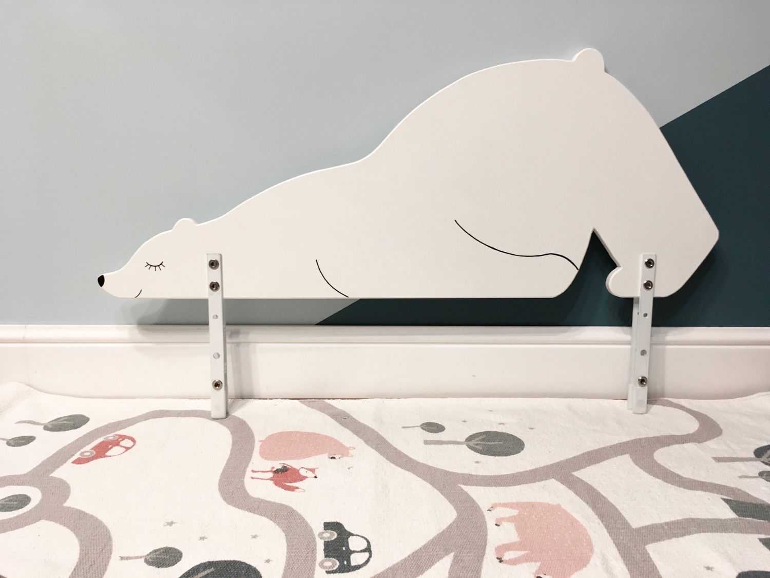 Ограничитель для детской кровати своими руками сделать могут все люди Главное условие при конструировании данного приспособления: простота его использования