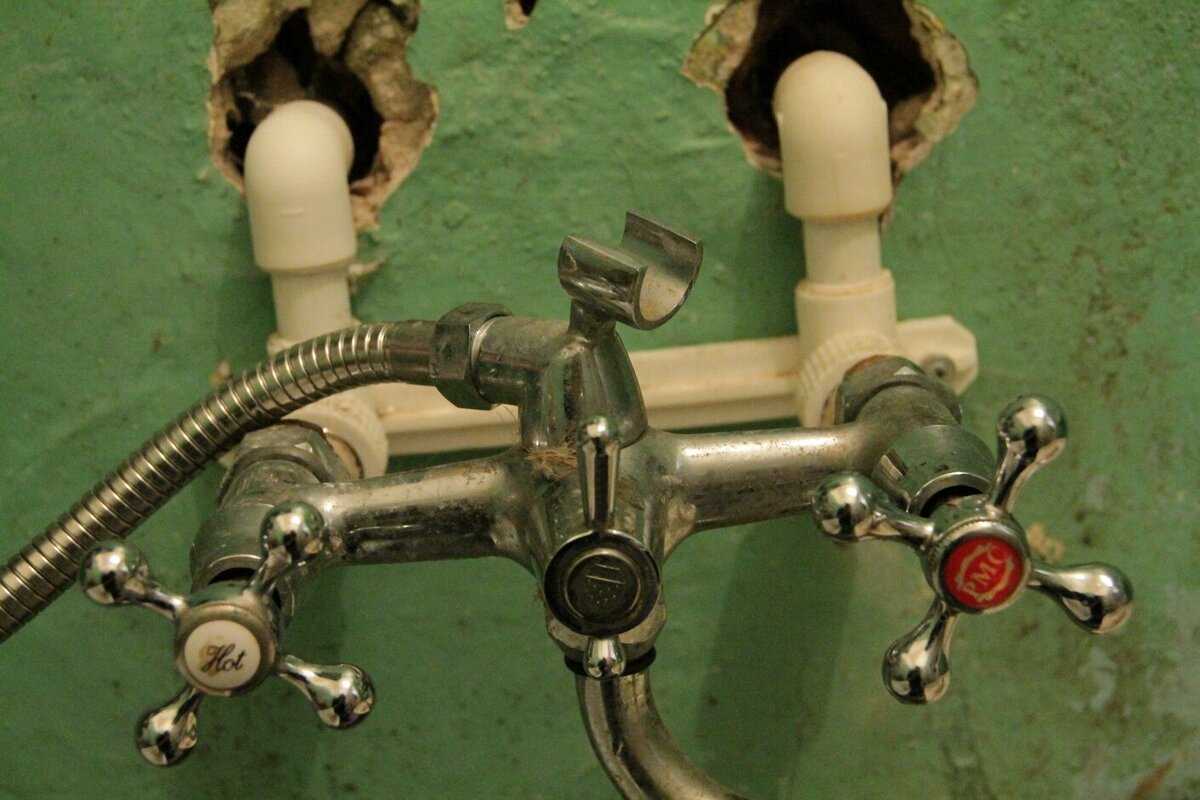 Правильная установка смесителя в ванной своими руками