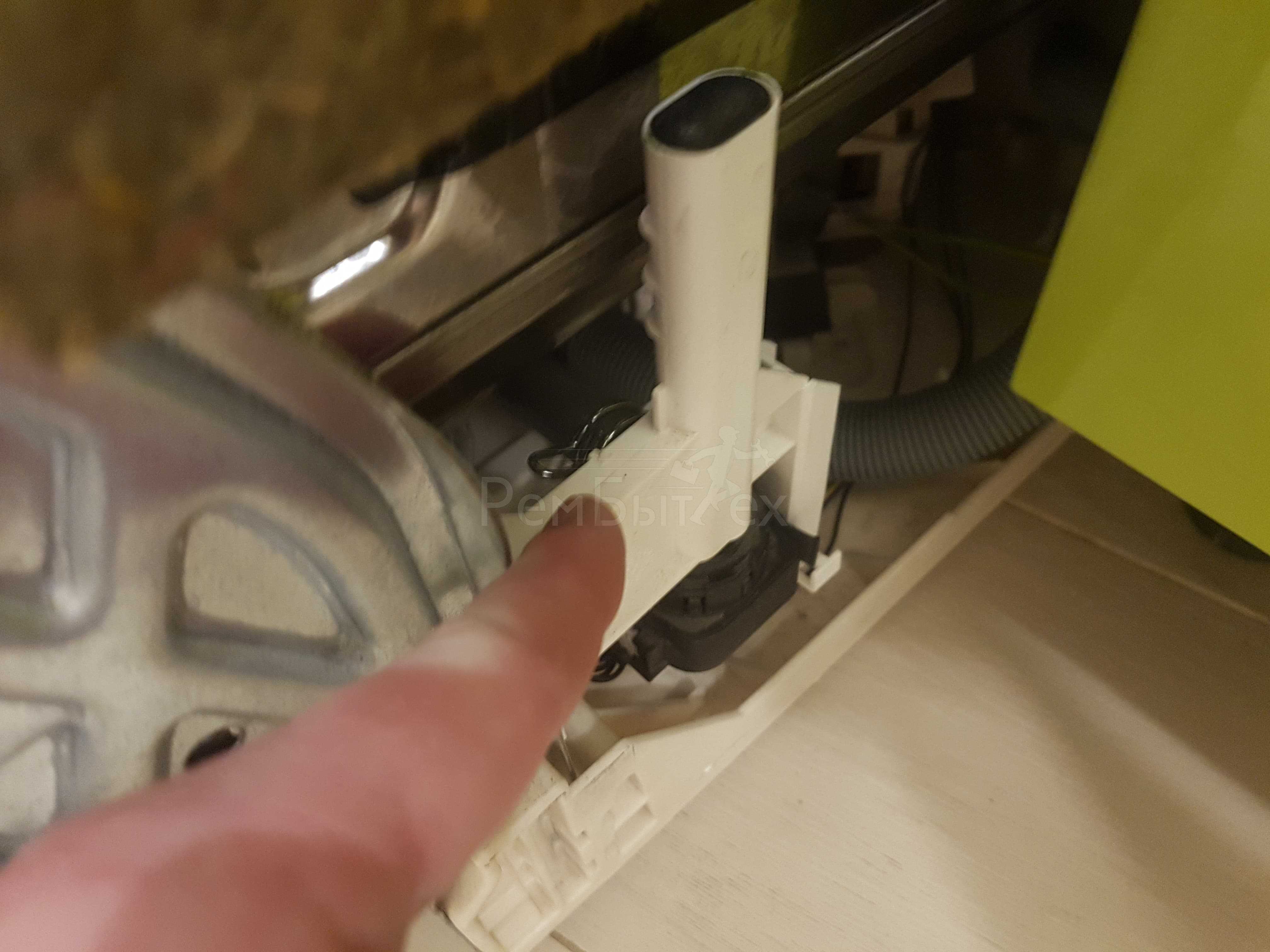 Bosch не набирает воду. Посудомоечная машина DEXP g11d6pf засор сливной помпы. Посудомоечная машина бош не набирает воду. Посудомойка DEXP g11d7pb не сливает. Посудомоечная машина Ханса 60 не набирает воду.