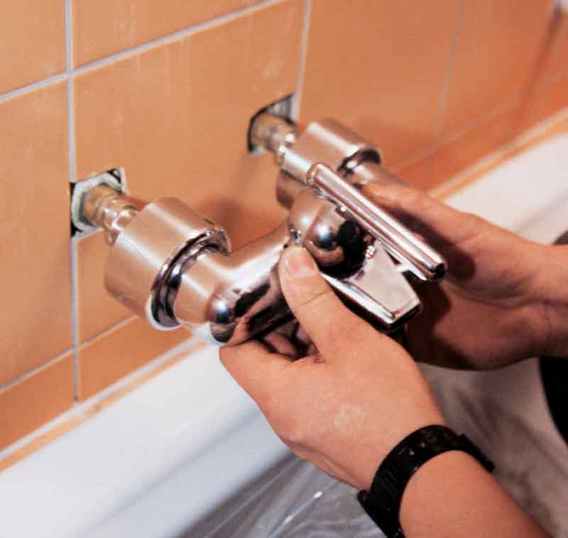 Установка смесителя в ванной своими руками - инструкция, видео
