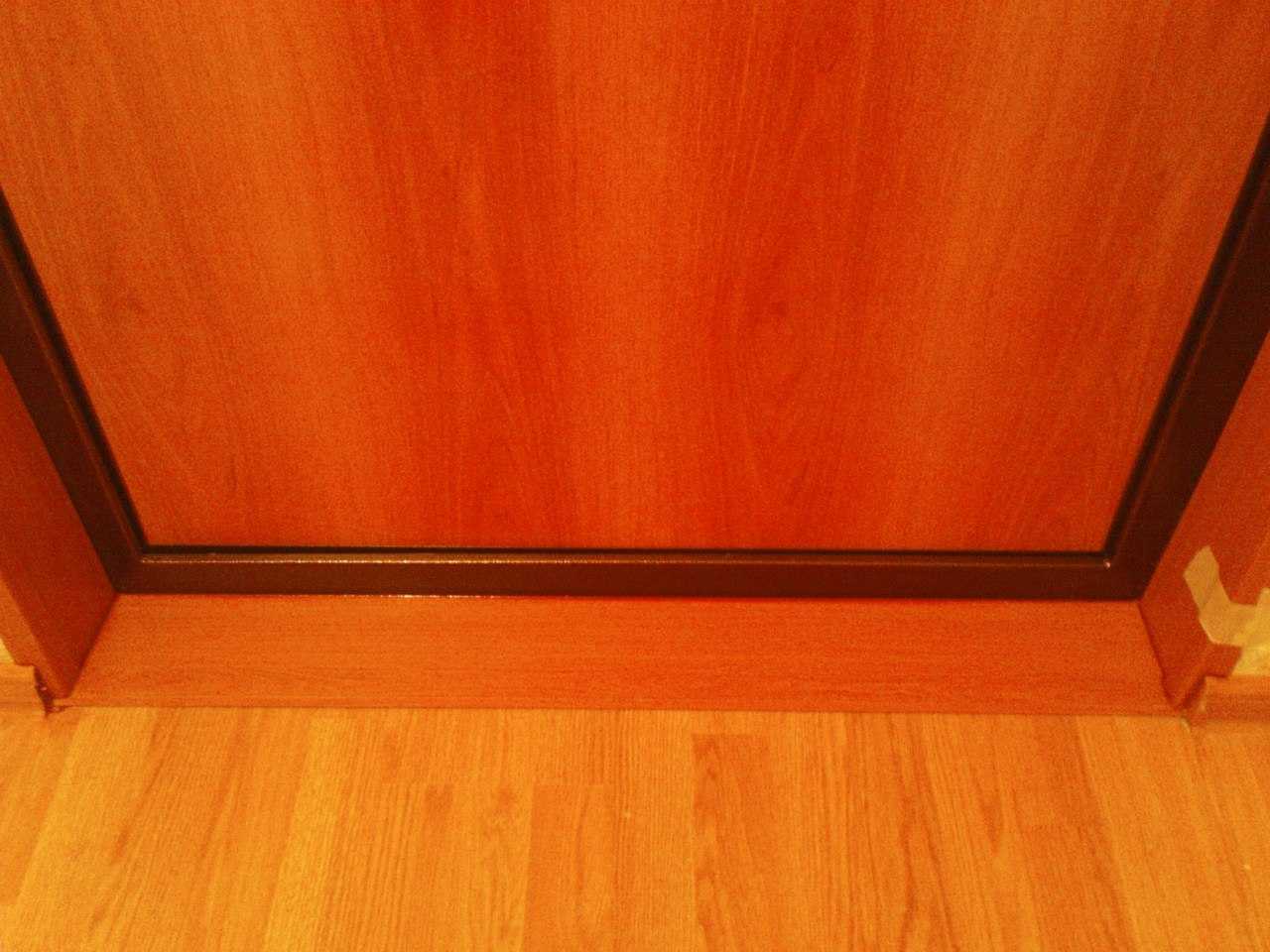 Порог для входной двери в квартире: как сделать его из плитки, дерева