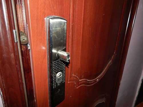 Замена ручки на входной металлической двери - интерьер и ремонт