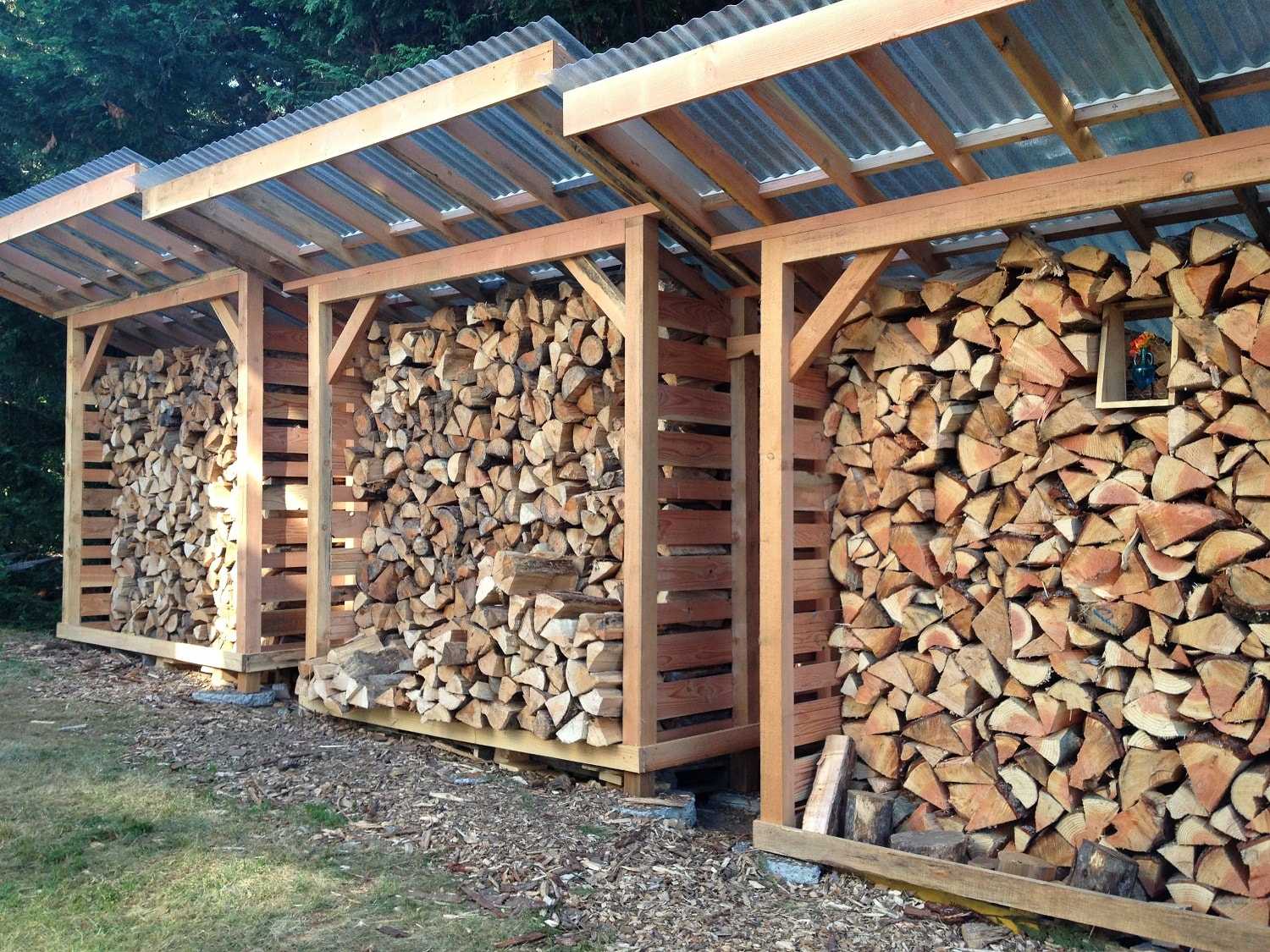 Хранение дров: полезные советы по выбору места и способу хранения