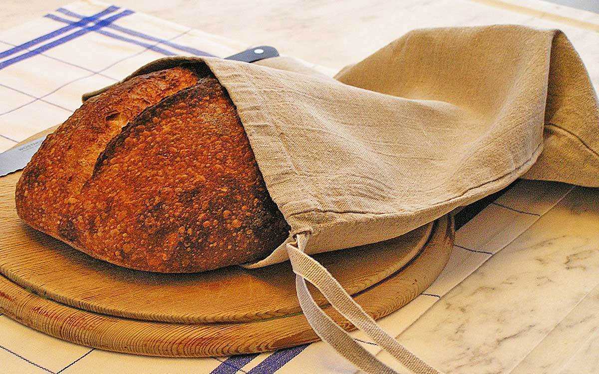 Как хранить хлеб, чтобы он не плесневел и не черствел