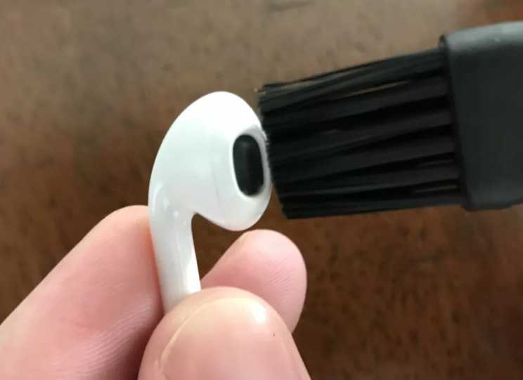Как можно почистить белую гарнитуру apple earpods, вакуумные и другие наушники