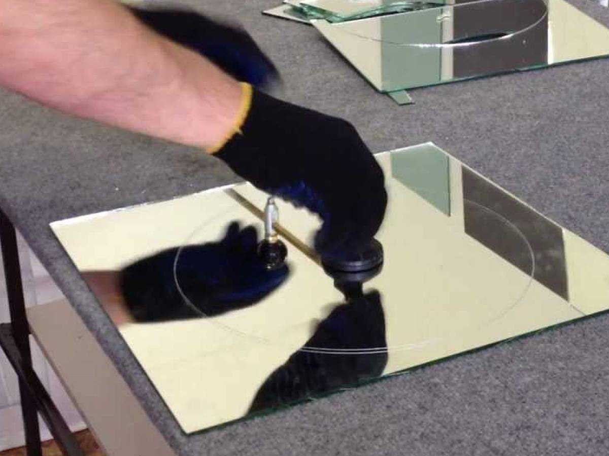 Как отрезать зеркало в домашних условиях: чем и как резать, как вырезать стеклорезом, техника безопасности и принцип работы